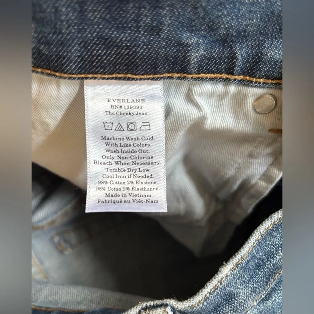 Everlane Cheeky Jean in Medium Wash, Size 25 Regular